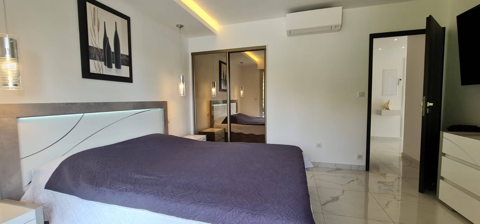 Chambre avec dressing et climatisation