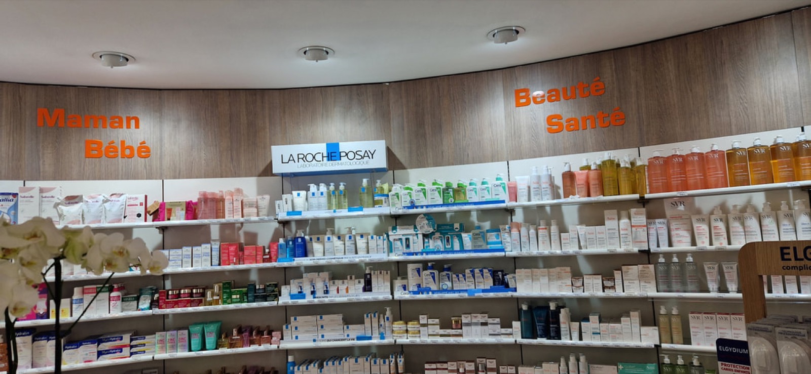 Éclairage d'une pharmacie